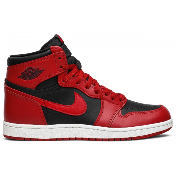 Jordans 1 Retro High '85 'Varsity Red'
 BQ4422 600 Turnhallenrot/Gipfelweiß Jordan Damen/Herren