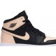 Jordans 1 Retro High OG GS Crimson Tint
 575441 081 Weiß/Schwarz/Universitätsgold Jordan Damen/Herren