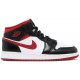 Jordans 1 Mid GS Black Gym Red
 DJ4695 122 Sail/Dark Mokka-University Red-Black Jordan Damen/Herren