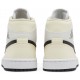 Jordans 1 Mid 'Coconut Milk'
 BQ6472 121 Weiß/Sturmblau Jordan Damen